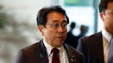 El nuevo primer ministro de Japón quiere que el BOJ tenga cuidado a la hora de subir aún más los tipos, dice el ministro de Economía