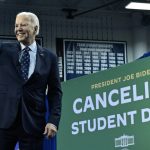 El plan de deuda estudiantil de Biden crea la cancelación de préstamos por desastre financiero