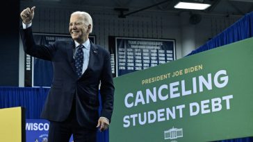 El plan de deuda estudiantil de Biden crea la cancelación de préstamos por desastre financiero