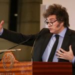 Anular su veto hubiera significado “ceder a la vieja política y volver al Riesgo País que teníamos con el kirchnerismo”, explicó Milei