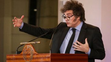 Anular su veto hubiera significado “ceder a la vieja política y volver al Riesgo País que teníamos con el kirchnerismo”, explicó Milei