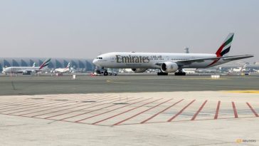 Emirates encarga más aviones de carga Boeing 777F, según fuentes