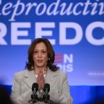 Harris ataca a Trump sobre el aborto en el podcast 'Call Her Daddy'