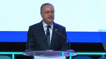 La transición energética global es "inviable, inasequible": el presidente de Aramco pide un plan 2.0