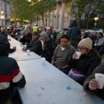 La organización Red Solidaria en la Plaza de Mayo frente al palacio presidencial Casa Rosada en Buenos Aires