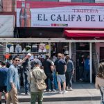 Santiago Lastra, chef de Fonda en Mayfair, frente al primer puesto de comida callejera con estrella Michelin de Ciudad de México, El Califa de Léon.