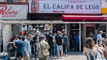 Santiago Lastra, chef de Fonda en Mayfair, frente al primer puesto de comida callejera con estrella Michelin de Ciudad de México, El Califa de Léon.