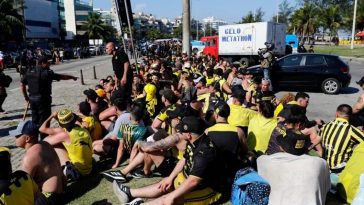 “Nos defendíamos de un ataque”, dijo un hincha de Peñarol sobre el choque con los seguidores de los equipos cariocas Botafogo, Flamengo y Fluminense.