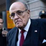 Rudy Giuliani debe entregar apartamento y relojes en Nueva York en caso de difamación