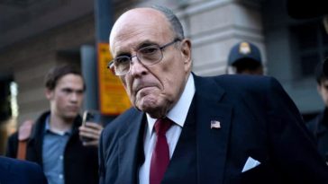 Rudy Giuliani debe entregar apartamento y relojes en Nueva York en caso de difamación