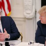 Trump dice que el CEO de Apple, Cook, lo llamó preocupado por las sanciones de la UE