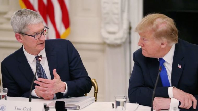 Trump dice que el CEO de Apple, Cook, lo llamó preocupado por las sanciones de la UE