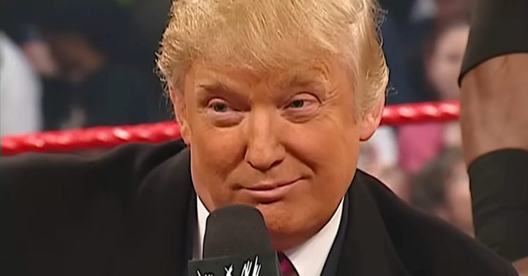 Firma de contrato de la batalla de los multimillonarios del Sr. McMahon y Donald Trump a través de WWE, YouTube