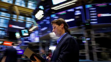 Wall St retrocede ante resultados dispares y el petróleo prolonga su caída