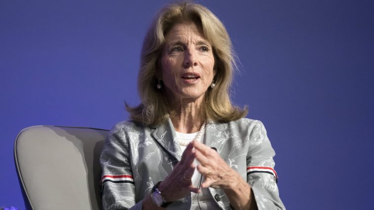 Caroline Kennedy califica de "peligrosas" las opiniones de RFK Jr. sobre las vacunas