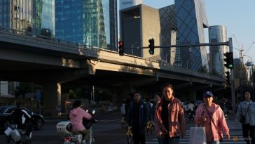 China revela amplio canje de deuda de gobiernos locales para levantar economía en crisis