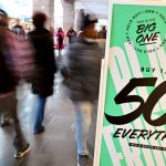 El aumento del gasto en línea significa que más estadounidenses se quedan en casa durante el Black Friday