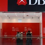 El banco de Singapur DBS registra ganancias trimestrales récord y prevé una caída en 2025 debido a los cambios impositivos