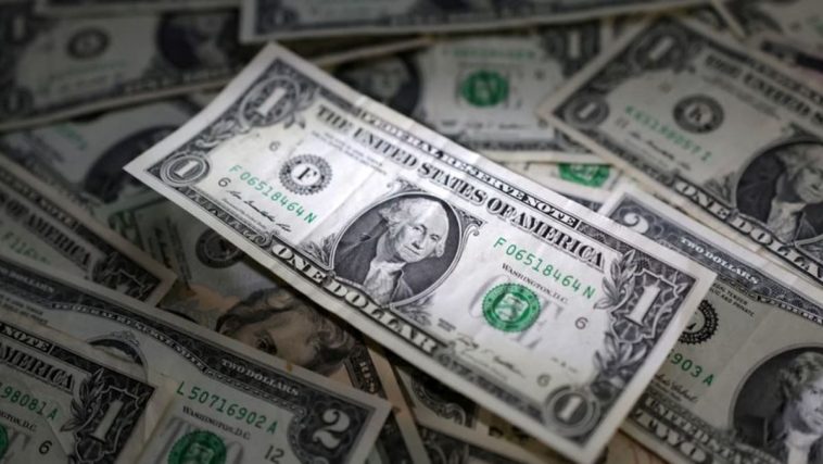 El dólar cae ante los rendimientos de los bonos del Tesoro tras la elección de Bessent