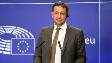 El nuevo comisario de Agricultura aporta "aire fresco" a los debates políticos de la UE, dice el eurodiputado checo