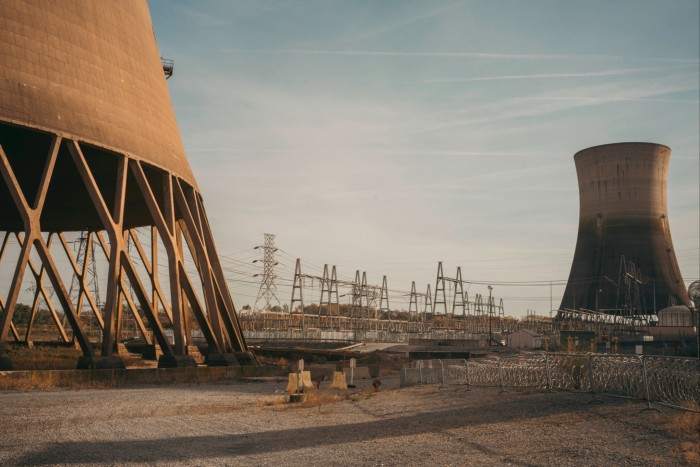 Torres de refrigeración en el Crane Clean Energy Center, anteriormente la planta de energía nuclear de Three Mile Island