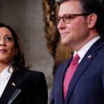 Harris defiende la Ley CHIPS después de que Johnson sugiriera que el Partido Republicano la derogaría