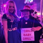 Gina Rinehart posa con Tiffany Trump en una fiesta de Halloween este año en Mar-a-Lago