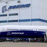 Las acciones de Boeing suben mientras el fabricante de aviones hace una nueva oferta salarial para poner fin a la huelga