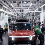 Las acciones de Rivian suben gracias a la inversión de Volkswagen de 5.800 millones de dólares en una empresa conjunta