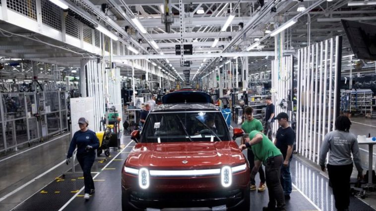 Las acciones de Rivian suben gracias a la inversión de Volkswagen de 5.800 millones de dólares en una empresa conjunta