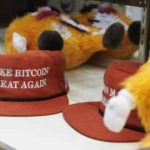 Un sombrero estilo Maga en exhibición en la conferencia bitcoin de este año en Tennessee durante el verano.