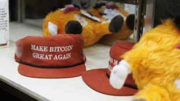 Un sombrero estilo Maga en exhibición en la conferencia bitcoin de este año en Tennessee durante el verano.