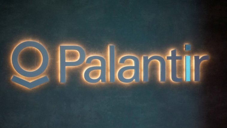 Palantir vuelve a elevar la previsión de ingresos para 2024 gracias a la sólida adopción de la IA; aumento de acciones