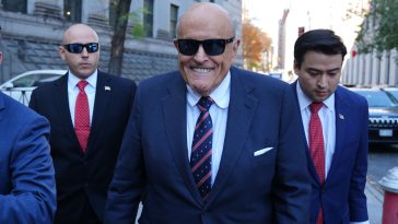 Rudy Giuliani, exabogado de Trump, amenazado con desacato