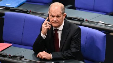 Scholz insta a Putin a "iniciar negociaciones" con Ucrania en la primera llamada telefónica en dos años