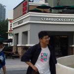 Starbucks considera vender participación en empresas chinas, informa Bloomberg News