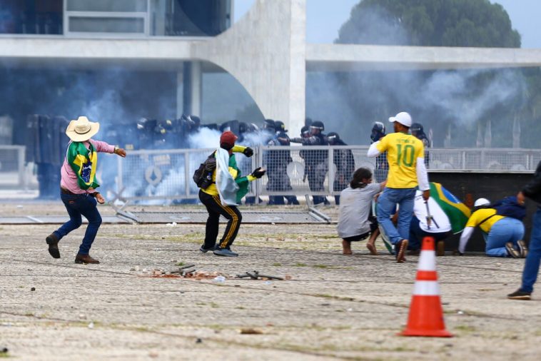 Tribunal argentino ordena arresto de 61 brasileños vinculados a los ataques del 8 de enero en Brasilia - Brazil Reports