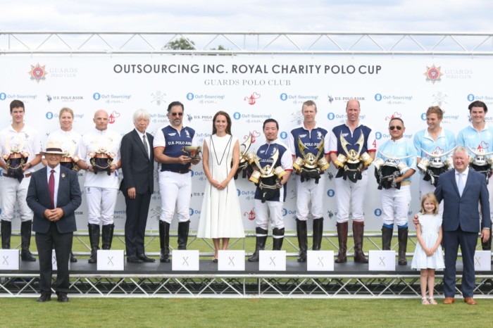 El príncipe Guillermo en un torneo benéfico de polo con su equipo y Monterosso en Windsor en julio de 2022