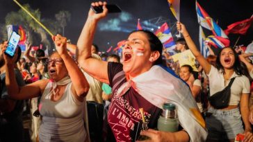 Uruguay elige a exprofesor de historia de centroizquierda en segunda vuelta presidencial