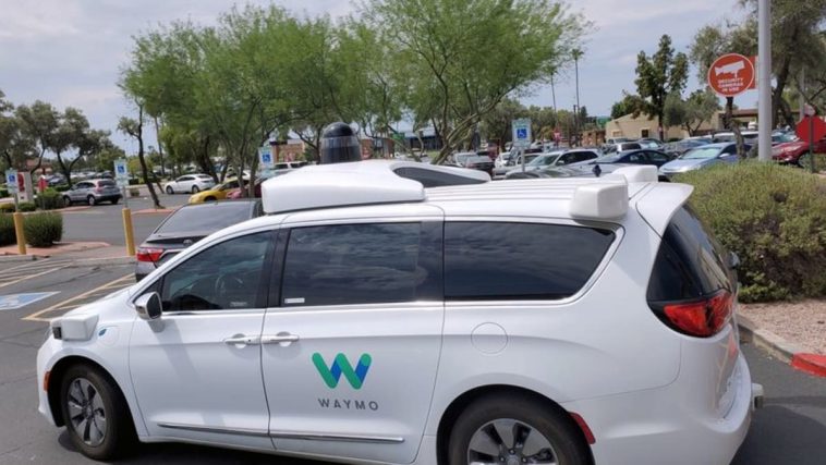 Waymo de Alphabet abre un servicio de transporte autónomo para todos en Los Ángeles