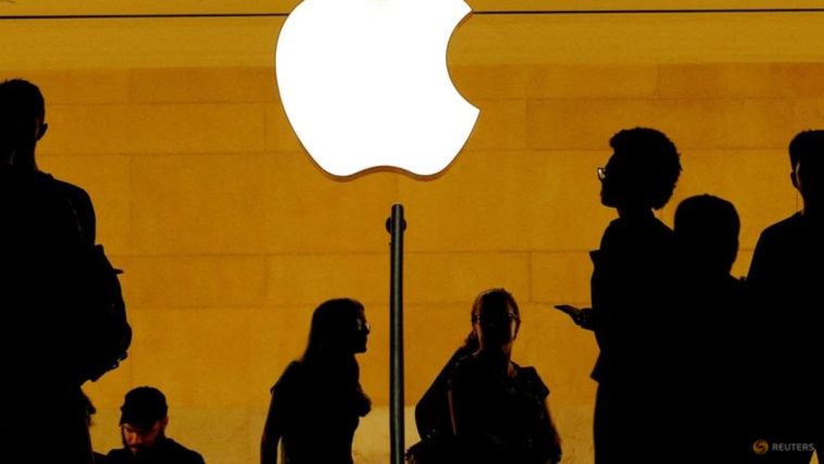 Apple acusada de silenciar a trabajadores y espiar dispositivos personales