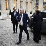 Bayrou forma un nuevo gobierno con los aliados centristas y ex ministros de Macron - Euractiv