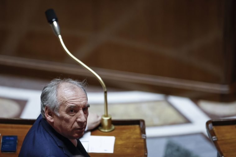 Bayrou lucha por conseguir un nuevo gobierno, y mucho menos uno con poder de permanencia - Euractiv