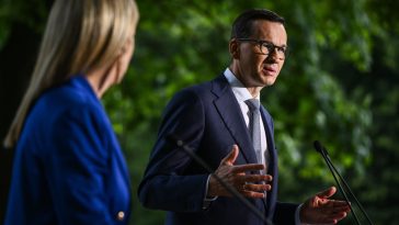 El polaco Morawiecki sustituirá a Meloni como director de ECR - Euractiv