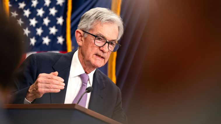 El presidente de la Fed, Jerome Powell, puede cumplir el resto de su mandato, dice Scott Bessent