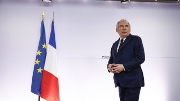 El primer ministro francés Bayrou quiere hacer política de otra manera, si la oposición se lo permite - Euractiv