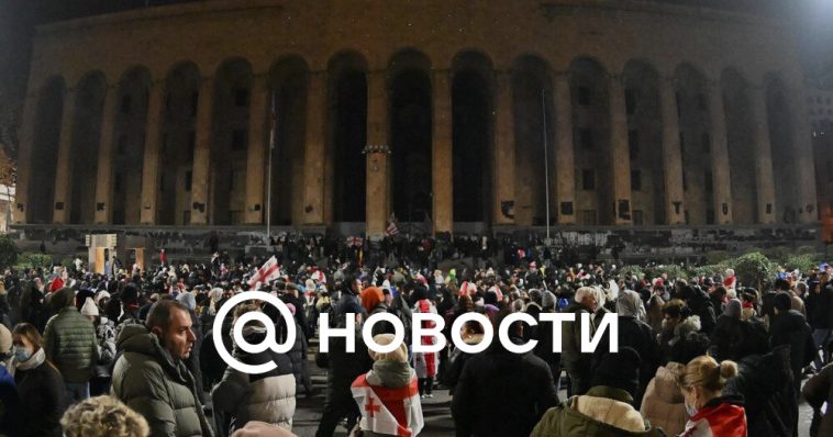 Las fuerzas especiales georgianas rodearon a los partidarios de la oposición en el centro de Tbilisi.