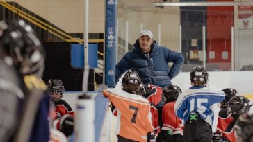 Martin Ross entrena hockey en el Downsview Arena de Toronto