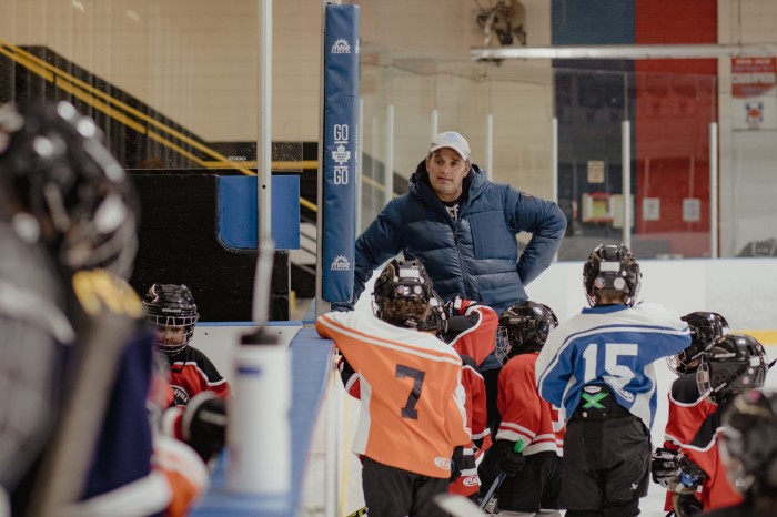 Martin Ross entrena hockey en el Downsview Arena de Toronto