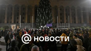 Los manifestantes en Tbilisi colocaron la mesa de Año Nuevo en la avenida Rustaveli